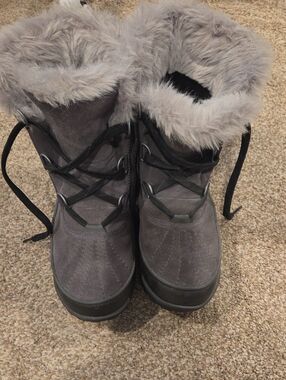 Sorel Gray Faux-Fur Lace-Up Winter Boots Size 9